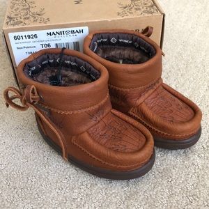 Manitobah mukluks waterproof gatherer boots size 6T